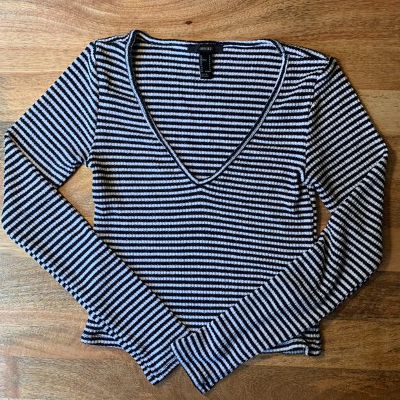 Two Forever 21 Crop Tops - Picture 4 of 5